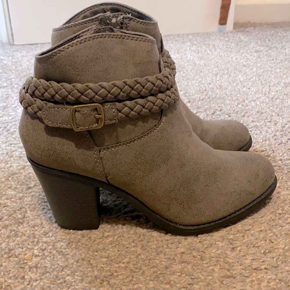 Size 7.5 booties grey light